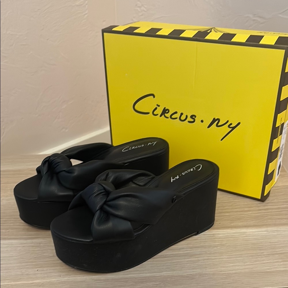 Circus by Sam Edelman Black Platform Slides